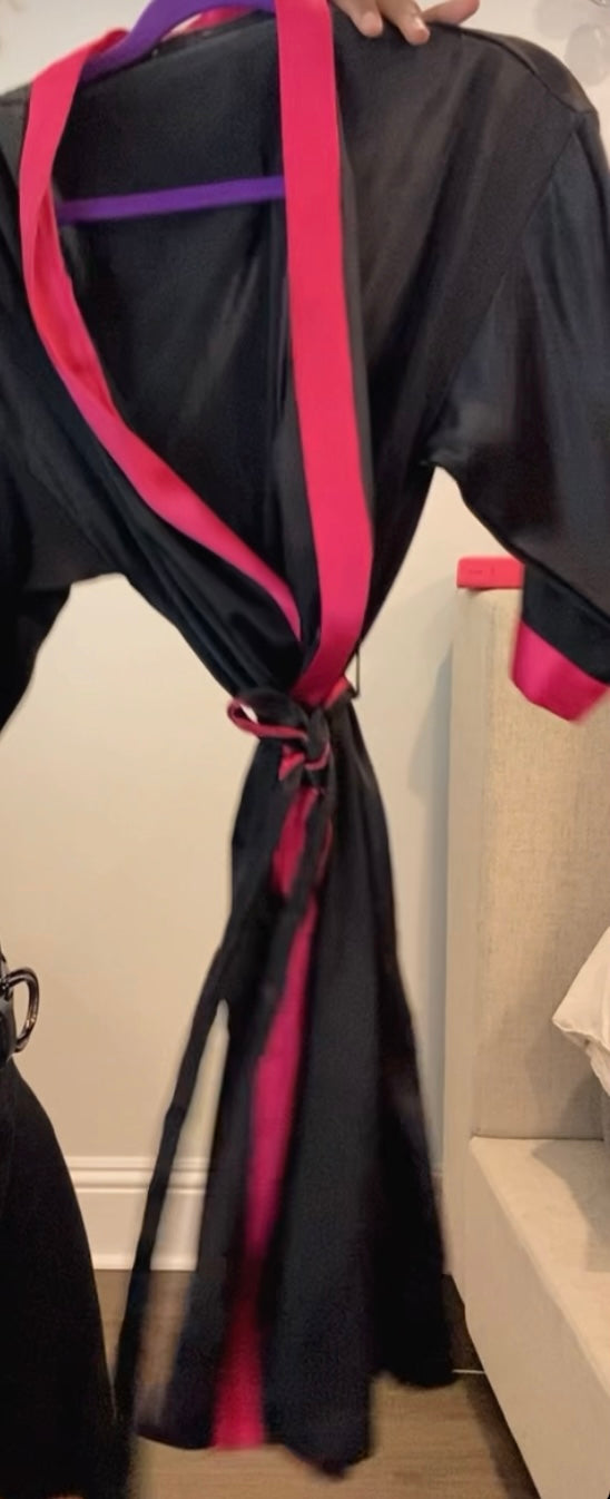 Black/pink robe