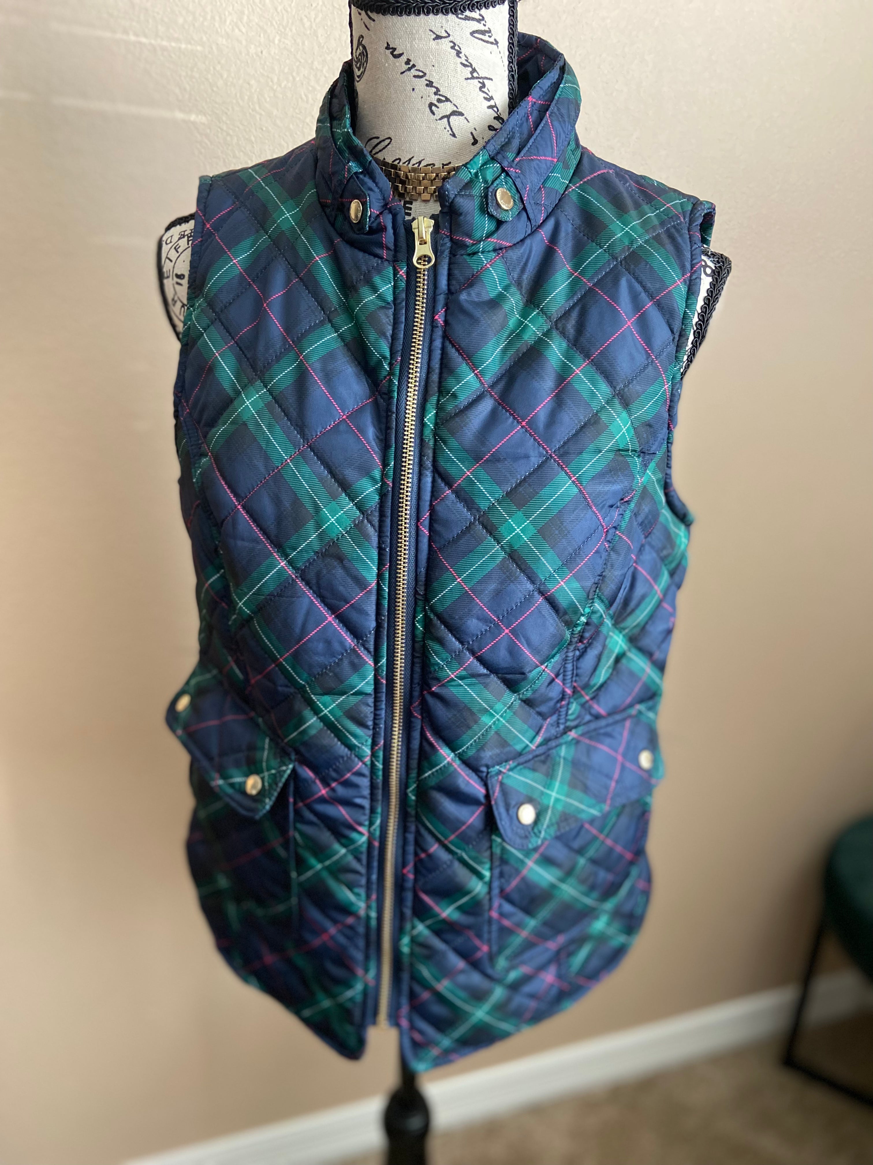 Crown and Ivy puffer vest